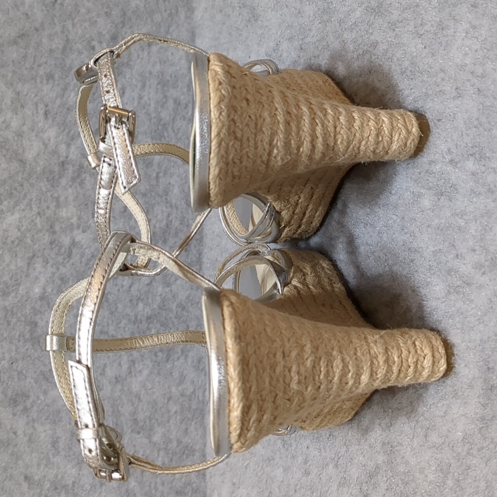 Michael Kors Kami T Strap Sandal silver  Wedges size 8.5 - Picture 3 of 11